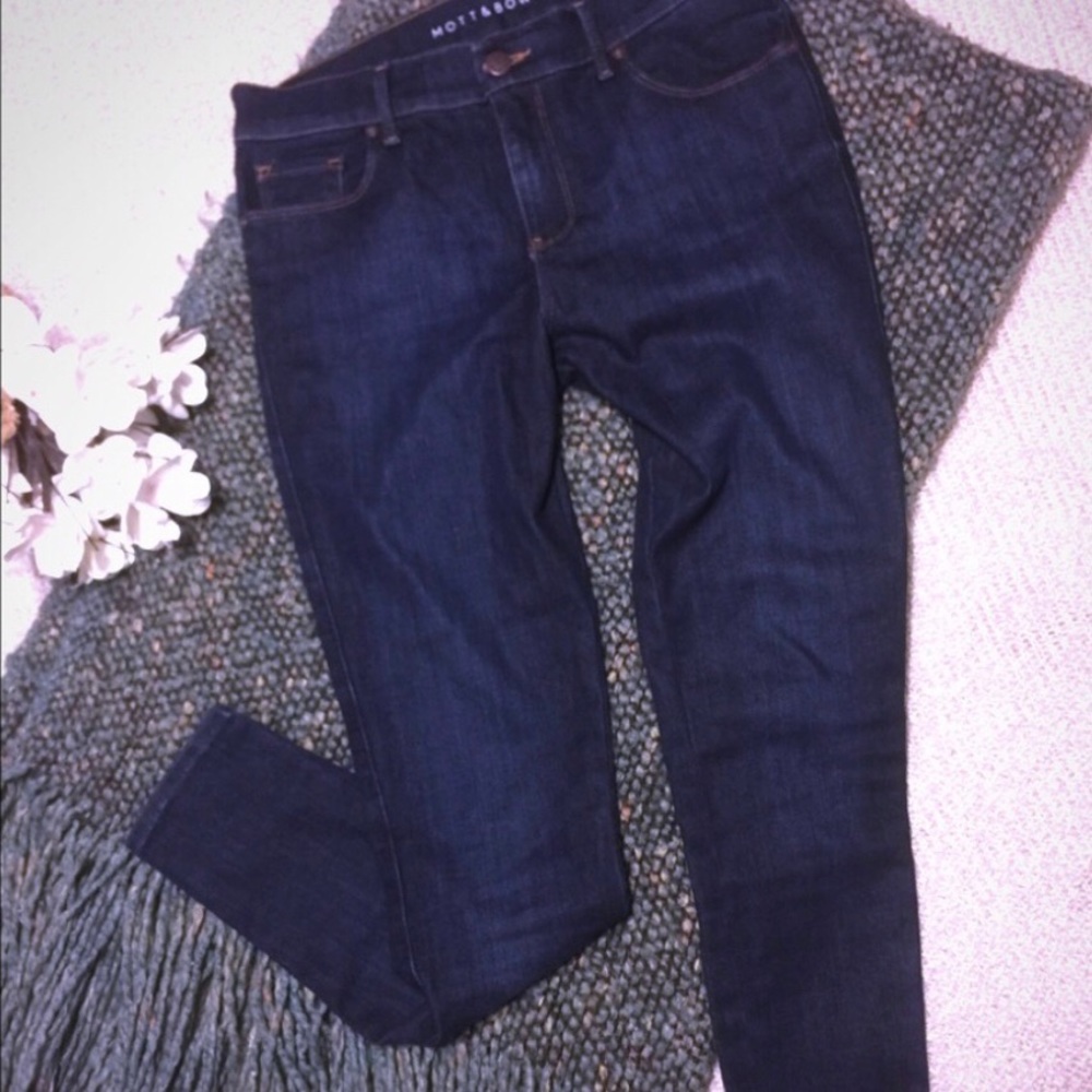 Mott & Bow Mid Rise Dark Wash Skinny Jeans 29 x 30